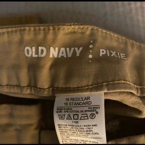 Old Navy Khaki Pixie 🧚‍♂️ Size 16 Regular Pant.